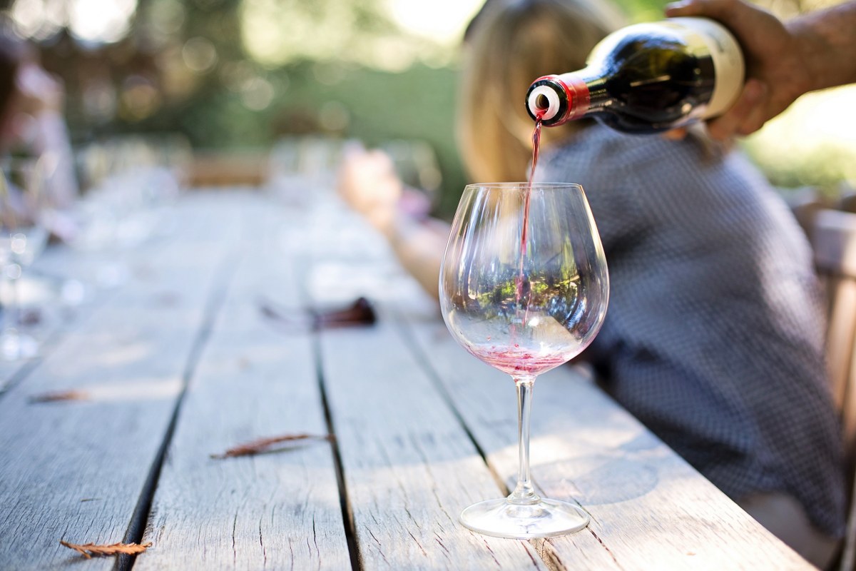 Cum recunosti un vin rosu de calitate? Iata cateva indicii care te vor ajuta sa cumperi cel mai bun produs!